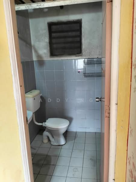 Flat for Sale at Taman Bukit Kenangan - Addy Ng - Bathroom - PropertyGuru.com.my