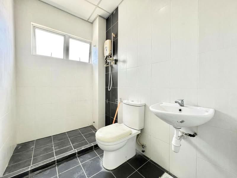 3-storey Terraced House for Sale in Taman Aman Permai (Bangi) - Mahirah . - Bathroom - PropertyGuru.com.my