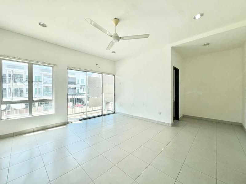 3-storey Terraced House for Sale in Taman Aman Permai (Bangi) - Mahirah . - Living Room - PropertyGuru.com.my