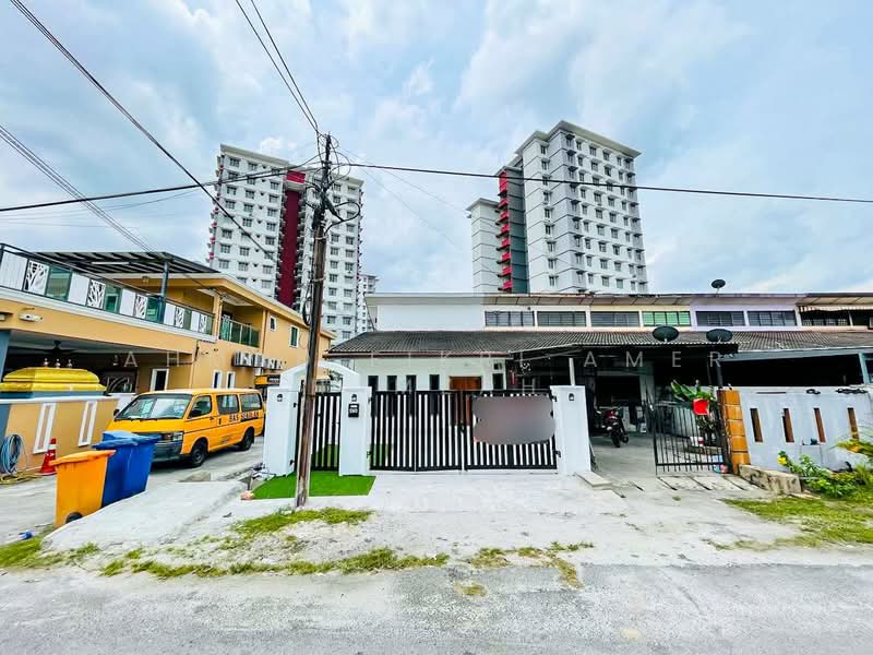 1-storey Terraced House for Sale in Klang (Selangor) - Ahmad Fikri Amer Hamzah - Exterior - PropertyGuru.com.my