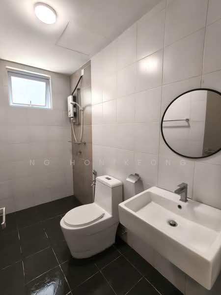 Kondominium untuk Disewa di Aurora Residence @ Lake Side City - Ng Hon Keong - Bathroom - PropertyGuru.com.my