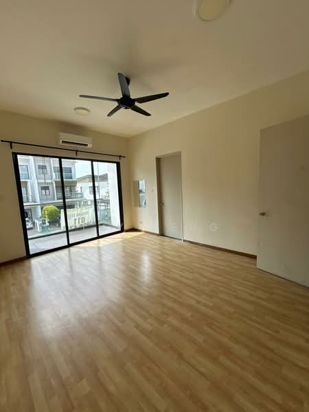 3-storey Terraced House for Sale in Rawang (Selangor) - Ivy Heng - Living Room - PropertyGuru.com.my