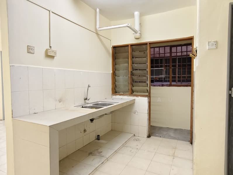 Pangsapuri untuk Disewa di Golden Villa - Shalukis Hau - Kitchen - PropertyGuru.com.my