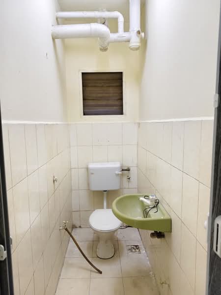 Pangsapuri untuk Disewa di Golden Villa - Shalukis Hau - Bathroom - PropertyGuru.com.my
