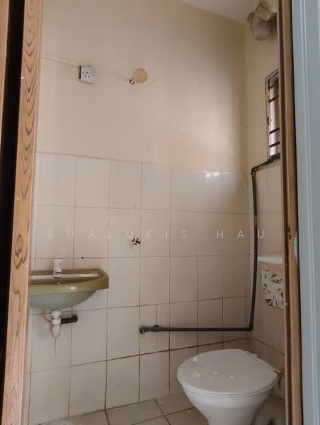 Pangsapuri untuk Disewa di Golden Villa - Shalukis Hau - Bathroom - PropertyGuru.com.my