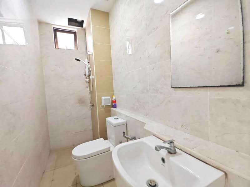 Service Residence for Sale at D'Summit Residences - Nico Chong - Bathroom - PropertyGuru.com.my