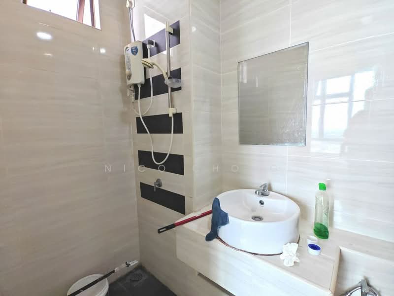 Service Residence for Sale at D'Summit Residences - Nico Chong - Bathroom - PropertyGuru.com.my