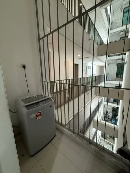 Servis Apartment untuk Disewa di Crescent Bay Suites (Teluk Bayu) - Jayden Neo - Corridor - PropertyGuru.com.my