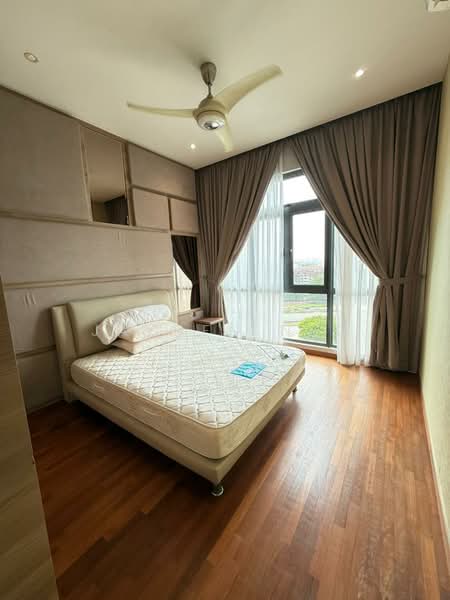 Servis Apartment untuk Disewa di Crescent Bay Suites (Teluk Bayu) - Jayden Neo - Bedroom - PropertyGuru.com.my