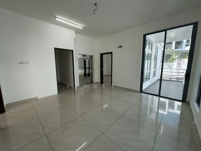 Rumah Teres 3 Tingkat untuk Disewa di Taman Sungai Ara (Sungai Ara) - Xinnee . - Living Room - PropertyGuru.com.my