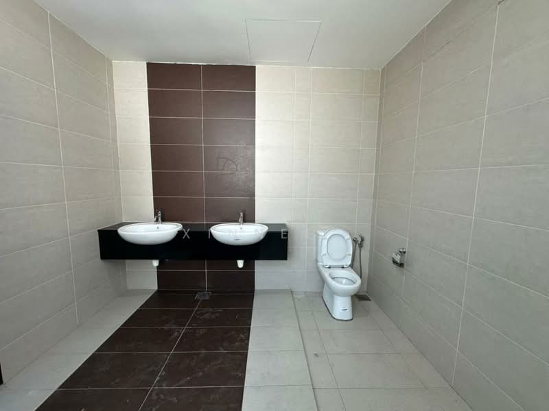 Rumah Teres 3 Tingkat untuk Disewa di Taman Sungai Ara (Sungai Ara) - Xinnee . - Bathroom - PropertyGuru.com.my