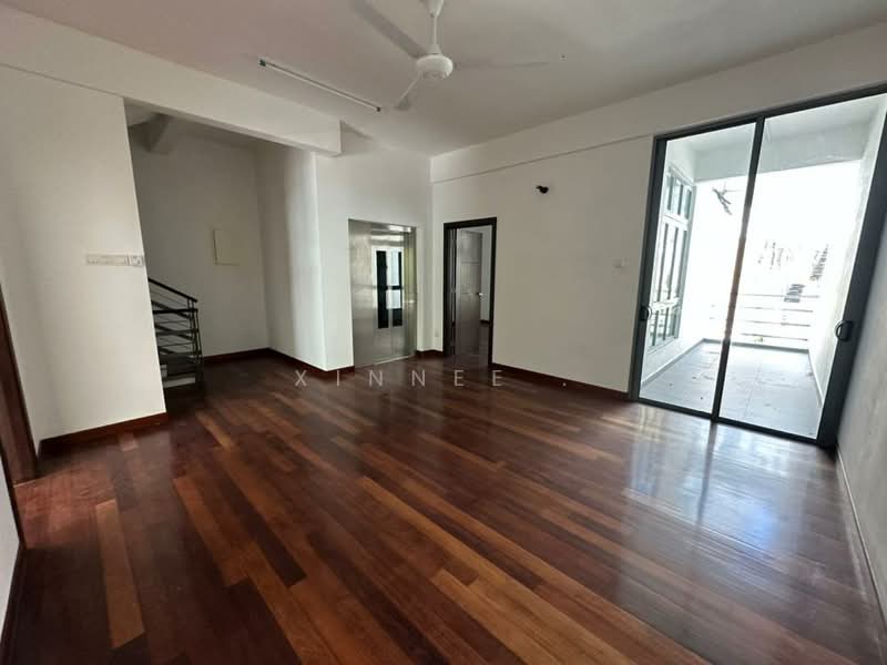 Rumah Teres 3 Tingkat untuk Disewa di Taman Sungai Ara (Sungai Ara) - Xinnee . - Balcony - PropertyGuru.com.my