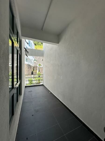 Rumah Teres 3 Tingkat untuk Disewa di Taman Sungai Ara (Sungai Ara) - Xinnee . - Balcony - PropertyGuru.com.my