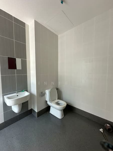 Rumah Teres 3 Tingkat untuk Disewa di Taman Sungai Ara (Sungai Ara) - Xinnee . - Bathroom - PropertyGuru.com.my