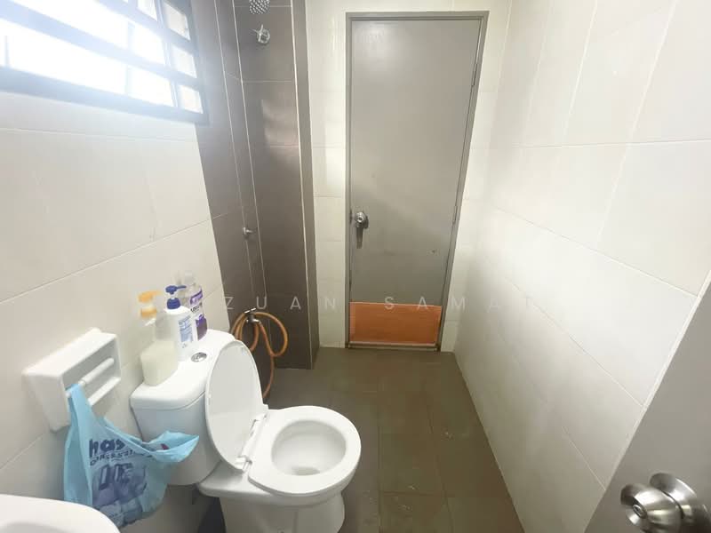 2-storey Terraced House for Sale in Taman Saujana KLIA (Sepang) - Sazuan Samat - Bathroom - PropertyGuru.com.my