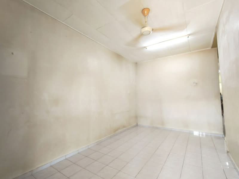 Rumah Teres 1 Tingkat untuk Dijual di Taman Saujana Indah (Bukit Katil) - King Song - Interior - PropertyGuru.com.my