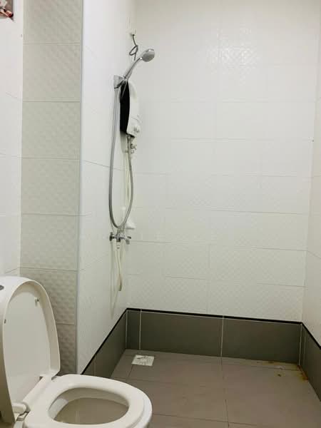 Service Residence for Sale at Seasons Amara Larkin - Annie Tee - Bathroom - PropertyGuru.com.my