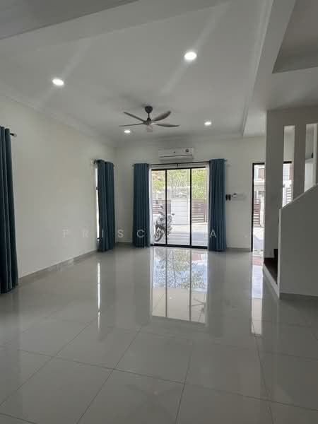 2-storey Terraced House for Sale in Alam Impian (Shah Alam) - Priscilla . - Living Room - PropertyGuru.com.my