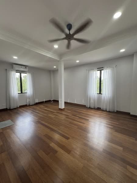 2-storey Terraced House for Sale in Alam Impian (Shah Alam) - Priscilla . - Upstairs bedroom - PropertyGuru.com.my