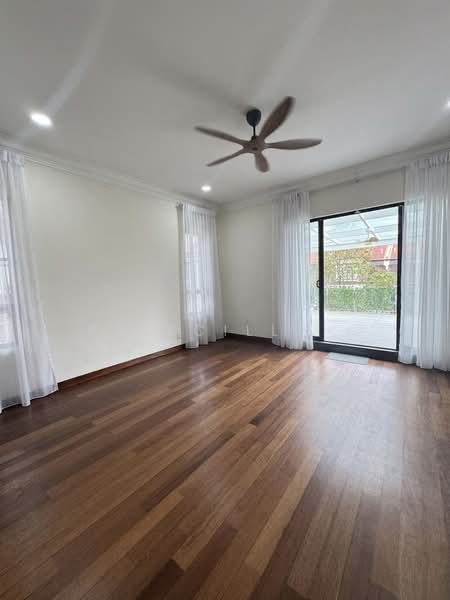 2-storey Terraced House for Sale in Alam Impian (Shah Alam) - Priscilla . - Upstairs bedroom  - PropertyGuru.com.my