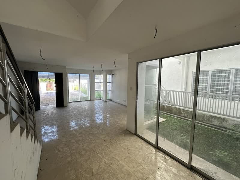 Rumah Teres 3 Tingkat untuk Dijual di Taman Mesra Utama (Balakong) - Scott Tan - Living Room - PropertyGuru.com.my