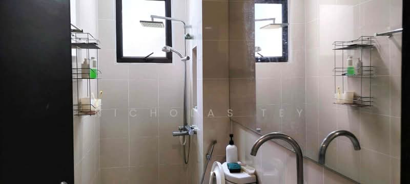 Semi-Detached House for Sale in Leisure Farm (Gelang Patah) - Nicholas Tey - Bathroom - PropertyGuru.com.my