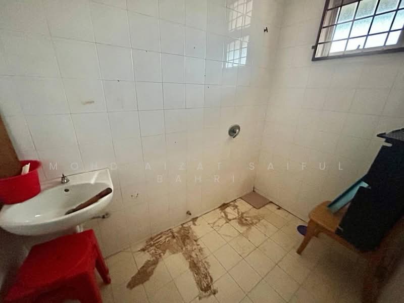 2-storey Terraced House for Sale in Seksyen 1a (Petaling Jaya) - Mohd Aizat Saiful Bahri - Bathroom - PropertyGuru.com.my