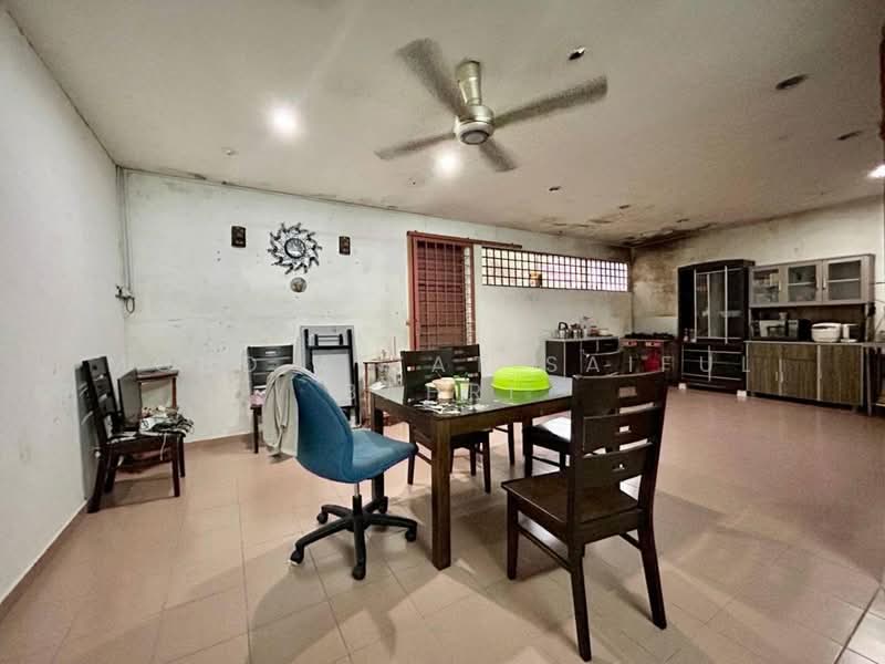 2-storey Terraced House for Sale in Seksyen 1a (Petaling Jaya) - Mohd Aizat Saiful Bahri - Dining Room - PropertyGuru.com.my