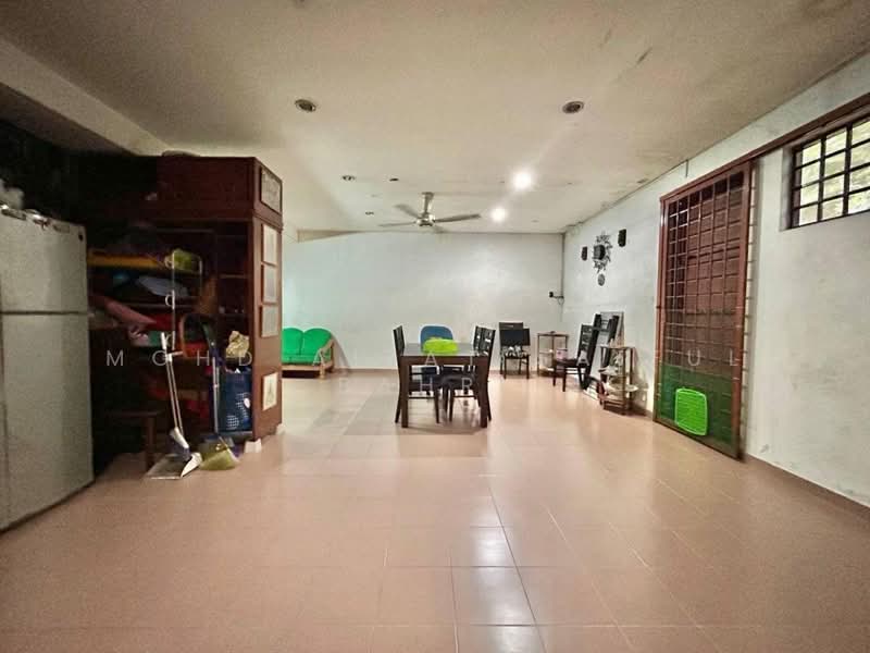 2-storey Terraced House for Sale in Seksyen 1a (Petaling Jaya) - Mohd Aizat Saiful Bahri - Living Room - PropertyGuru.com.my