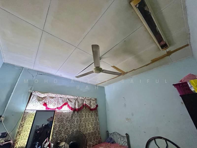 2-storey Terraced House for Sale in Seksyen 1a (Petaling Jaya) - Mohd Aizat Saiful Bahri - Bedroom - PropertyGuru.com.my