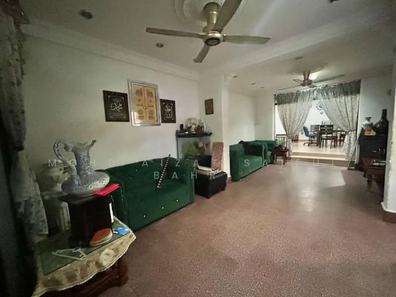 2-storey Terraced House for Sale in Seksyen 1a (Petaling Jaya) - Mohd Aizat Saiful Bahri - Living Room - PropertyGuru.com.my