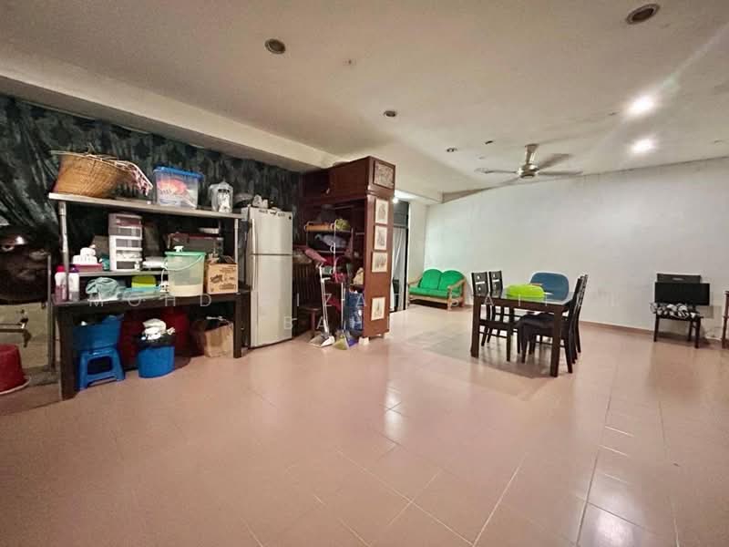 2-storey Terraced House for Sale in Seksyen 1a (Petaling Jaya) - Mohd Aizat Saiful Bahri - Living Room - PropertyGuru.com.my