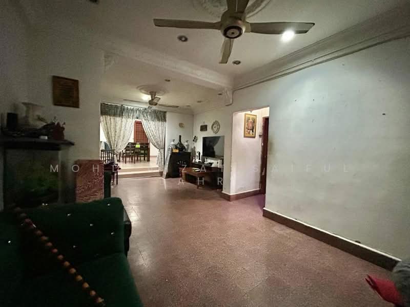 2-storey Terraced House for Sale in Seksyen 1a (Petaling Jaya) - Mohd Aizat Saiful Bahri - Living Room - PropertyGuru.com.my