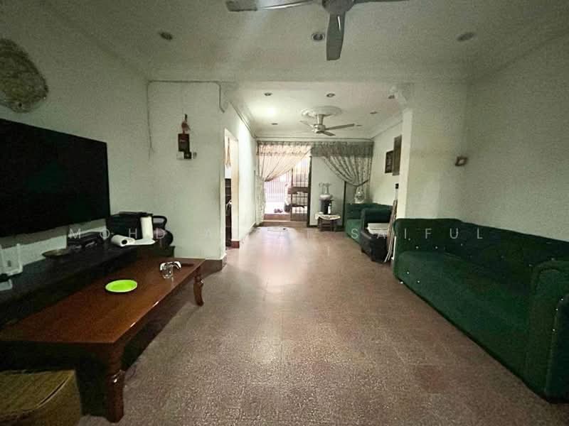 2-storey Terraced House for Sale in Seksyen 1a (Petaling Jaya) - Mohd Aizat Saiful Bahri - Living Room - PropertyGuru.com.my