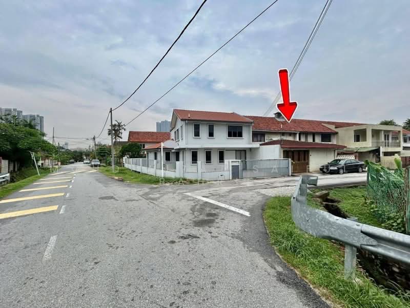 2-storey Terraced House for Sale in Seksyen 1a (Petaling Jaya) - Mohd Aizat Saiful Bahri - Exterior - PropertyGuru.com.my