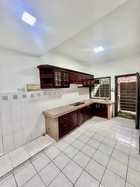 Rumah Teres 2 Tingkat untuk Dijual di Semenyih (Selangor) - Mala Palanisamy - Kitchen - PropertyGuru.com.my
