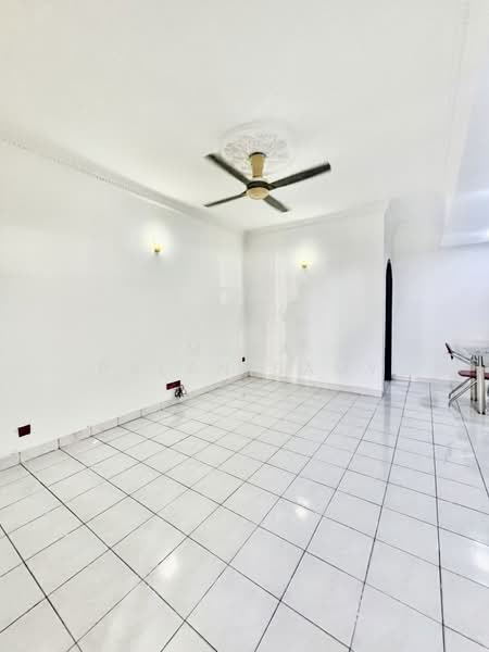 Rumah Teres 2 Tingkat untuk Dijual di Semenyih (Selangor) - Mala Palanisamy - Living Room - PropertyGuru.com.my