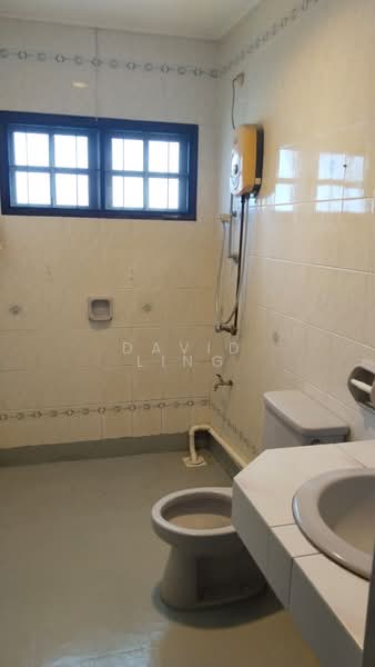 Rumah Berkembar untuk Dijual di Tabuan Heights (Kuching) - David Ling - Bathroom - PropertyGuru.com.my