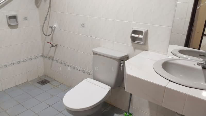 Rumah Berkembar untuk Dijual di Tabuan Heights (Kuching) - David Ling - Bathroom - PropertyGuru.com.my
