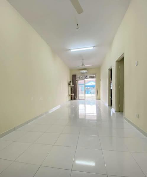 1-storey Terraced House for Sale in Taman JP Perdana (Johor Bahru) - Jaslyn Tan - Corridor - PropertyGuru.com.my
