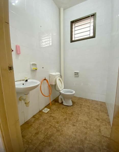 1-storey Terraced House for Sale in Taman JP Perdana (Johor Bahru) - Jaslyn Tan - Bathroom - PropertyGuru.com.my