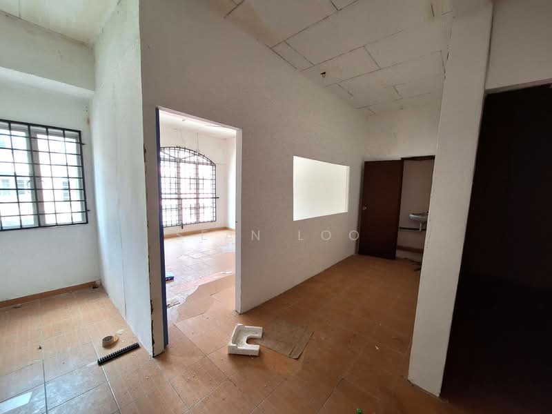 Shop / Office for Sale in Taman Bukit Cheras (Cheras) - Sean Loo - Interior - PropertyGuru.com.my