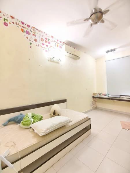 3-storey Terraced House for Sale in Sungai Ara (Penang) - Ashley Lim - Bedroom - PropertyGuru.com.my
