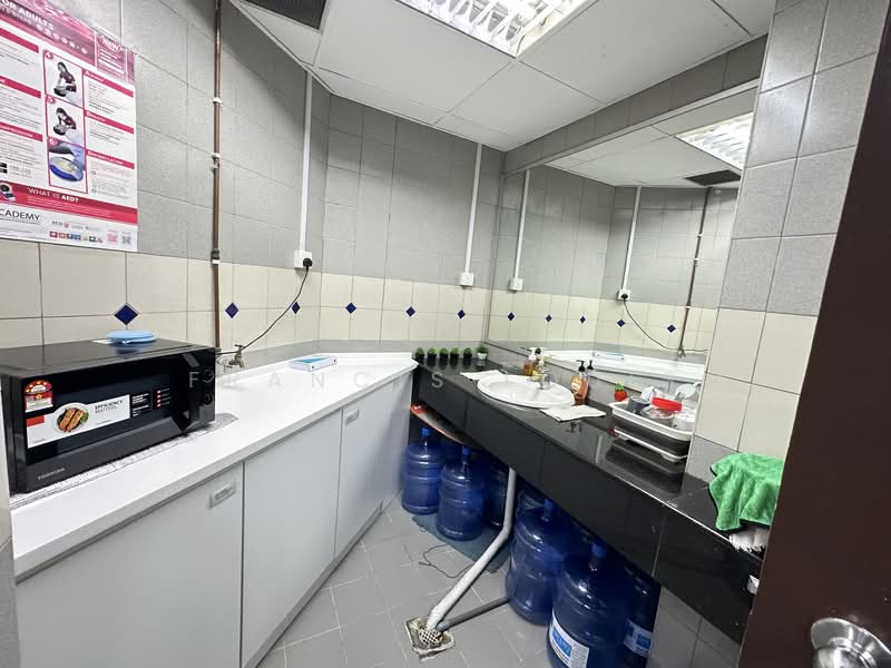 Office for Rent in Seksyen 52 (Petaling Jaya) - Francis Louis - Bathroom - PropertyGuru.com.my