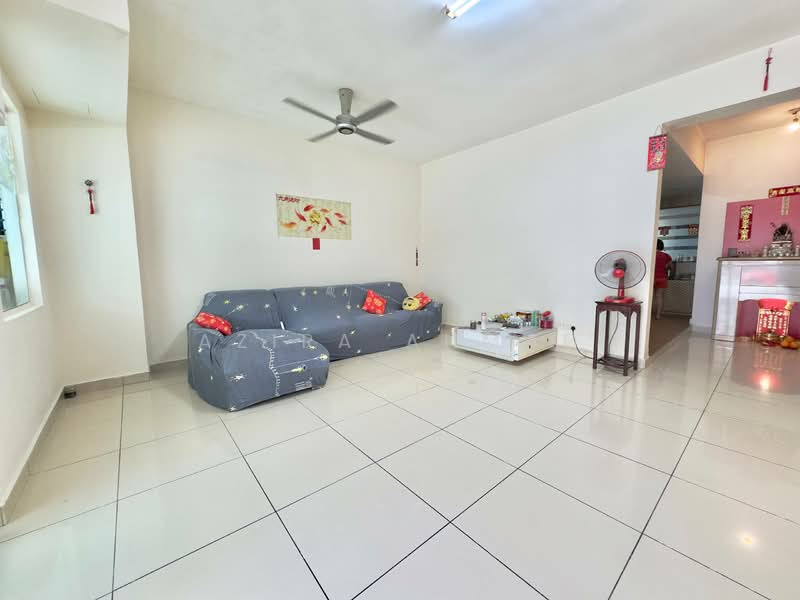 Rumah Teres 2 Tingkat untuk Dijual di Taman Tiara East (Semenyih) - Azira Ahmad - Living Room - PropertyGuru.com.my