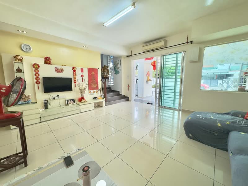 Rumah Teres 2 Tingkat untuk Dijual di Taman Tiara East (Semenyih) - Azira Ahmad - Living Room - PropertyGuru.com.my