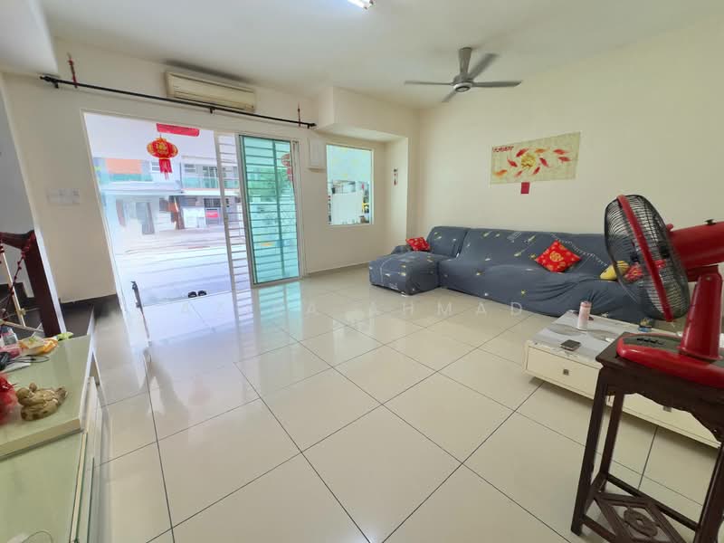 Rumah Teres 2 Tingkat untuk Dijual di Taman Tiara East (Semenyih) - Azira Ahmad - Living Room - PropertyGuru.com.my