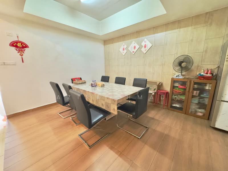 Rumah Teres 2 Tingkat untuk Dijual di Taman Tiara East (Semenyih) - Azira Ahmad - Dining Room - PropertyGuru.com.my