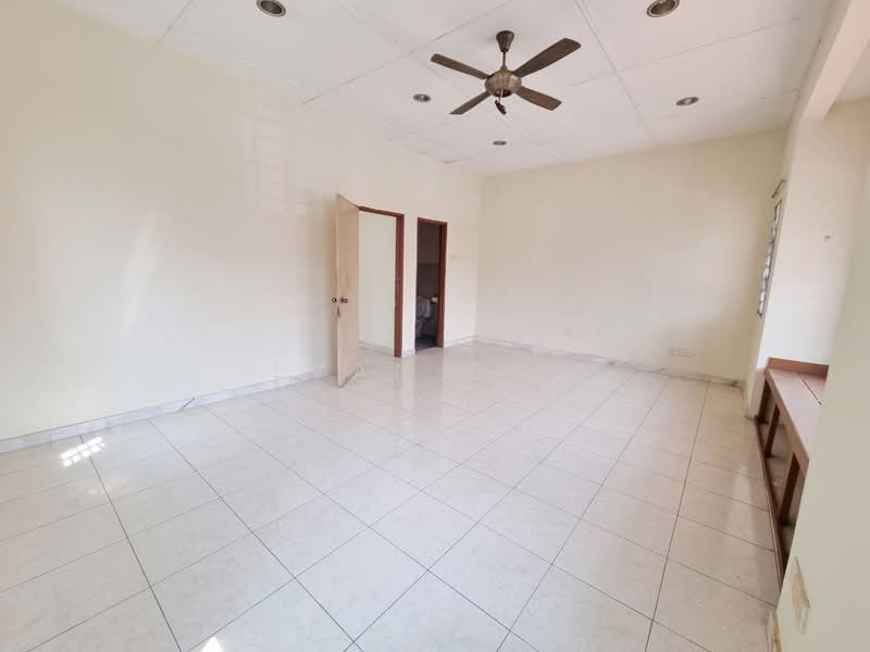 Rumah Teres 2 Tingkat untuk Dijual di Bandar Nusaputra (Puchong) - Evan Goh - Living Room - PropertyGuru.com.my