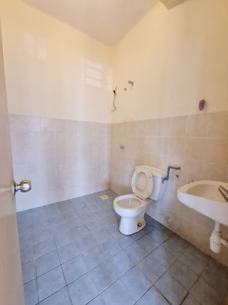 Rumah Teres 2 Tingkat untuk Dijual di Bandar Nusaputra (Puchong) - Evan Goh - Bathroom - PropertyGuru.com.my
